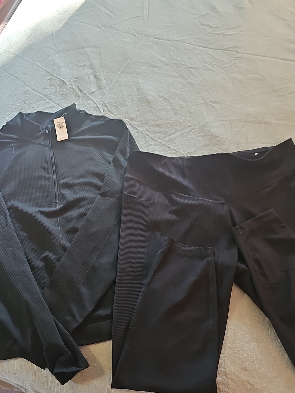 Old Navy Black Ribbed Active Leggings and Zip-Front Top XL